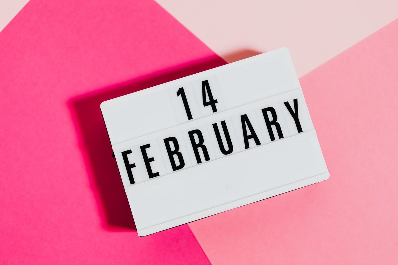 Что подарить на 14 февраля 2021 парню: идеи на День Валентина