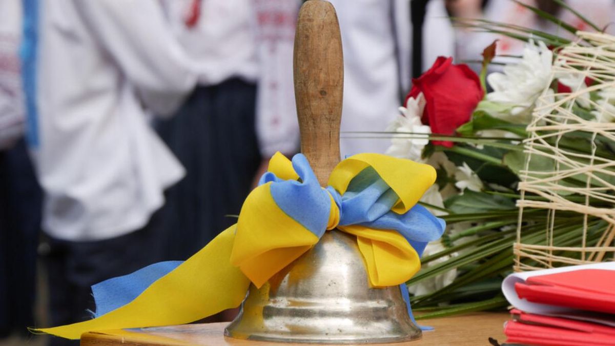 Последний звонок в Украине в 2022 – поздравления в картинках